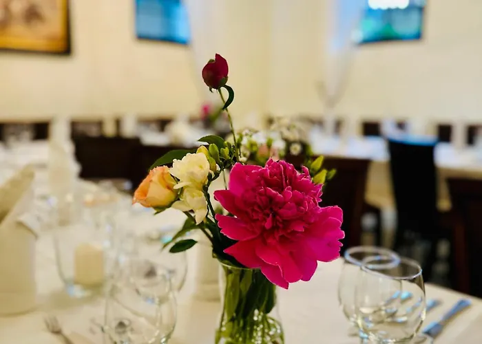 Dworek Zloty Rog Hotel I Restauracja