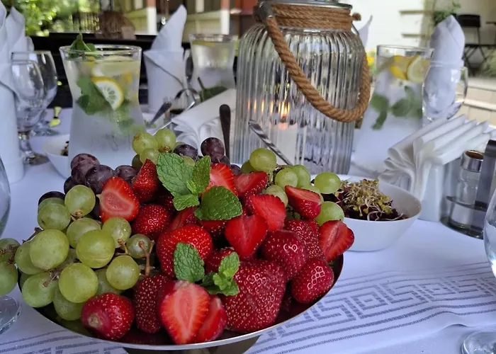 Dworek Zloty Rog Hotel I Restauracja