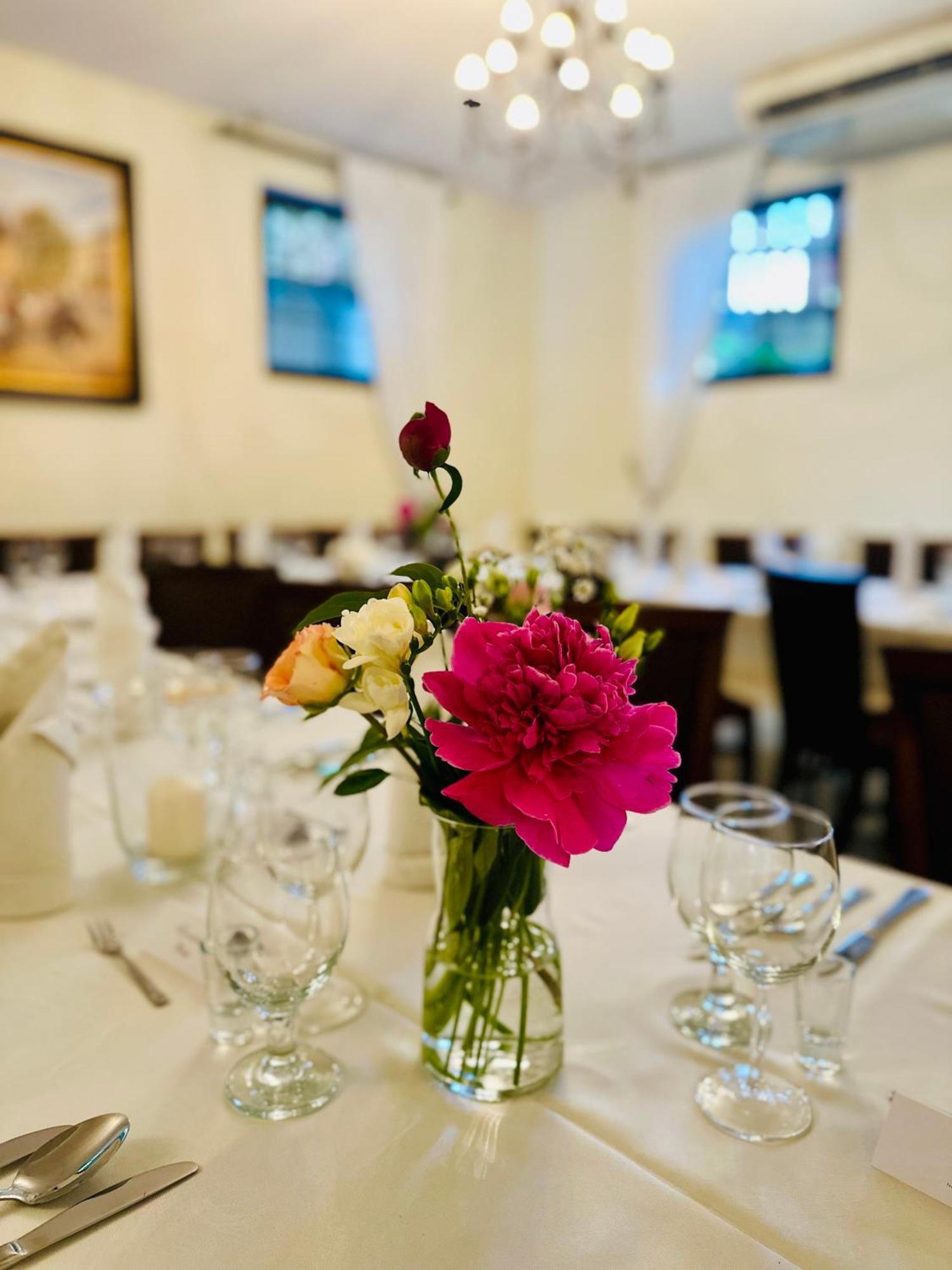 Hotel Dworek Zloty Rog I Restauracja