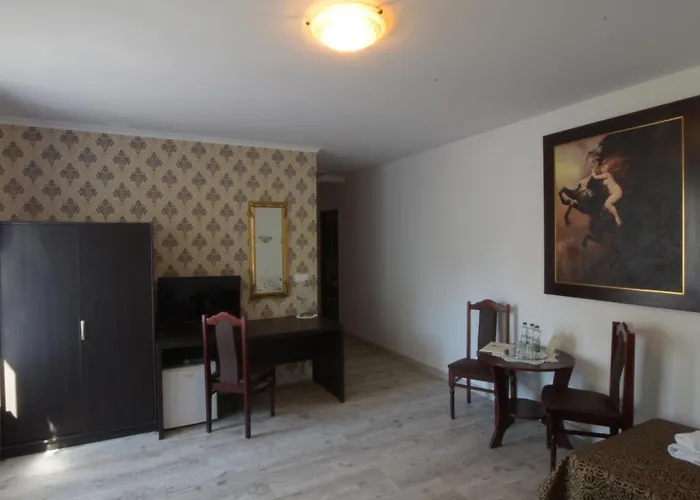 Dworek Zloty Rog Hotel I Restauracja
