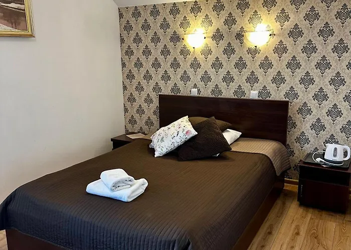 Dworek Zloty Rog Hotel I Restauracja