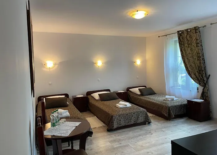 Dworek Zloty Rog Hotel I Restauracja