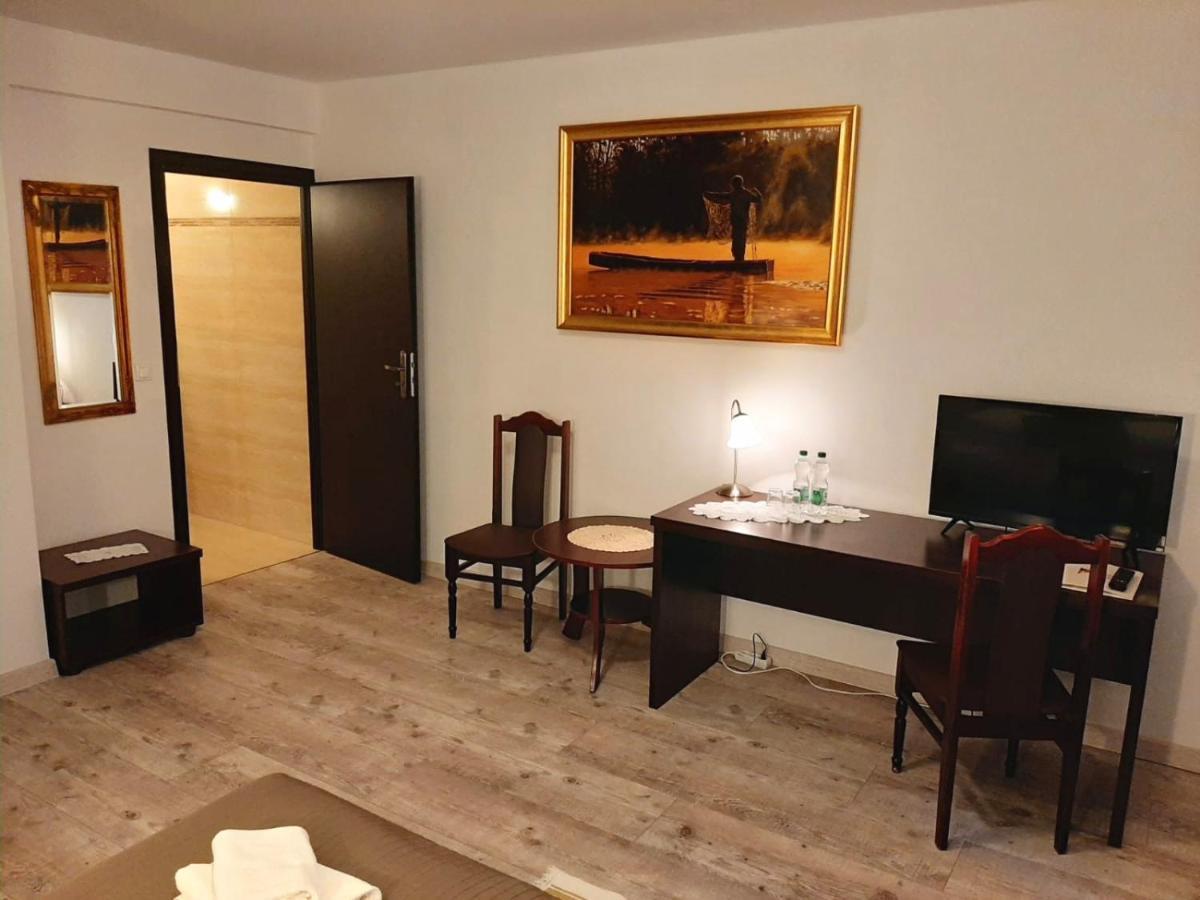 Dworek Zloty Rog I Restauracja Hotell Krasków