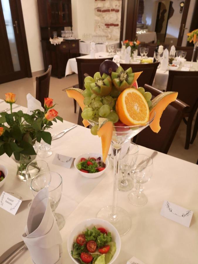 Dworek Zloty Rog I Restauracja Hotell 3*