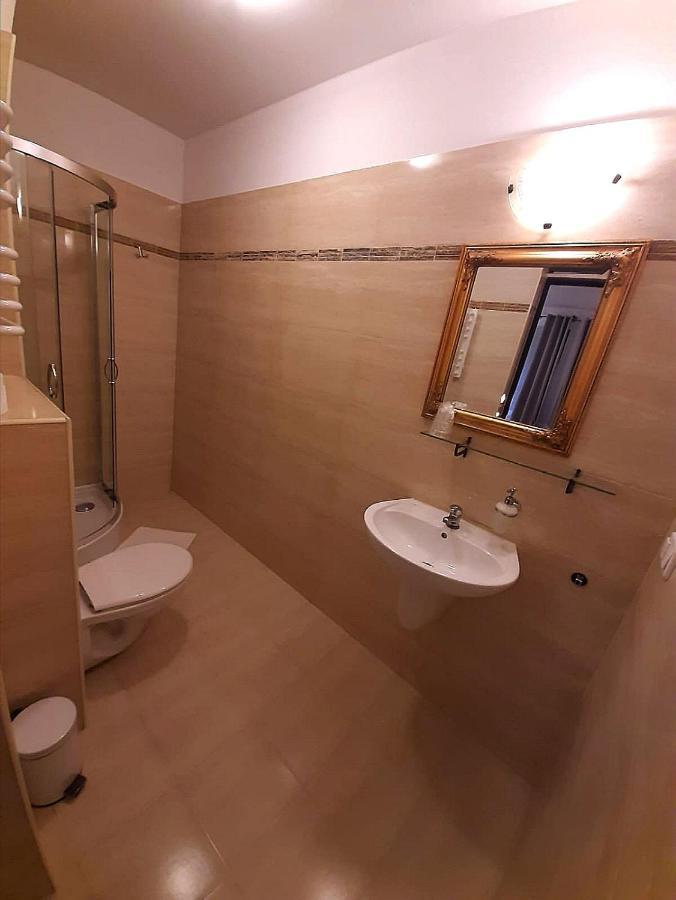 Hotell Dworek Zloty Rog I Restauracja 3*