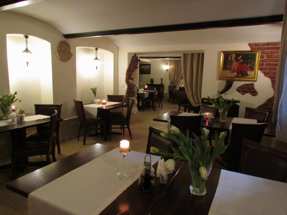 Dworek Zloty Rog I Restauracja Krasków
