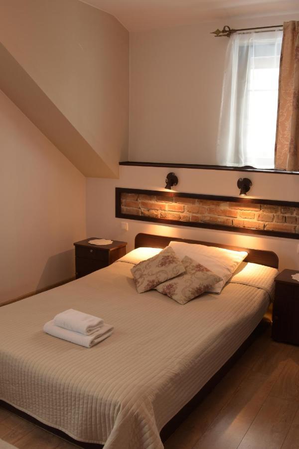 Dworek Zloty Rog I Restauracja Hotell