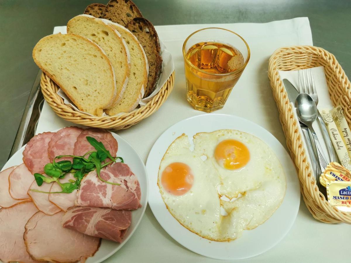 Hotell Dworek Zloty Rog I Restauracja 3*
