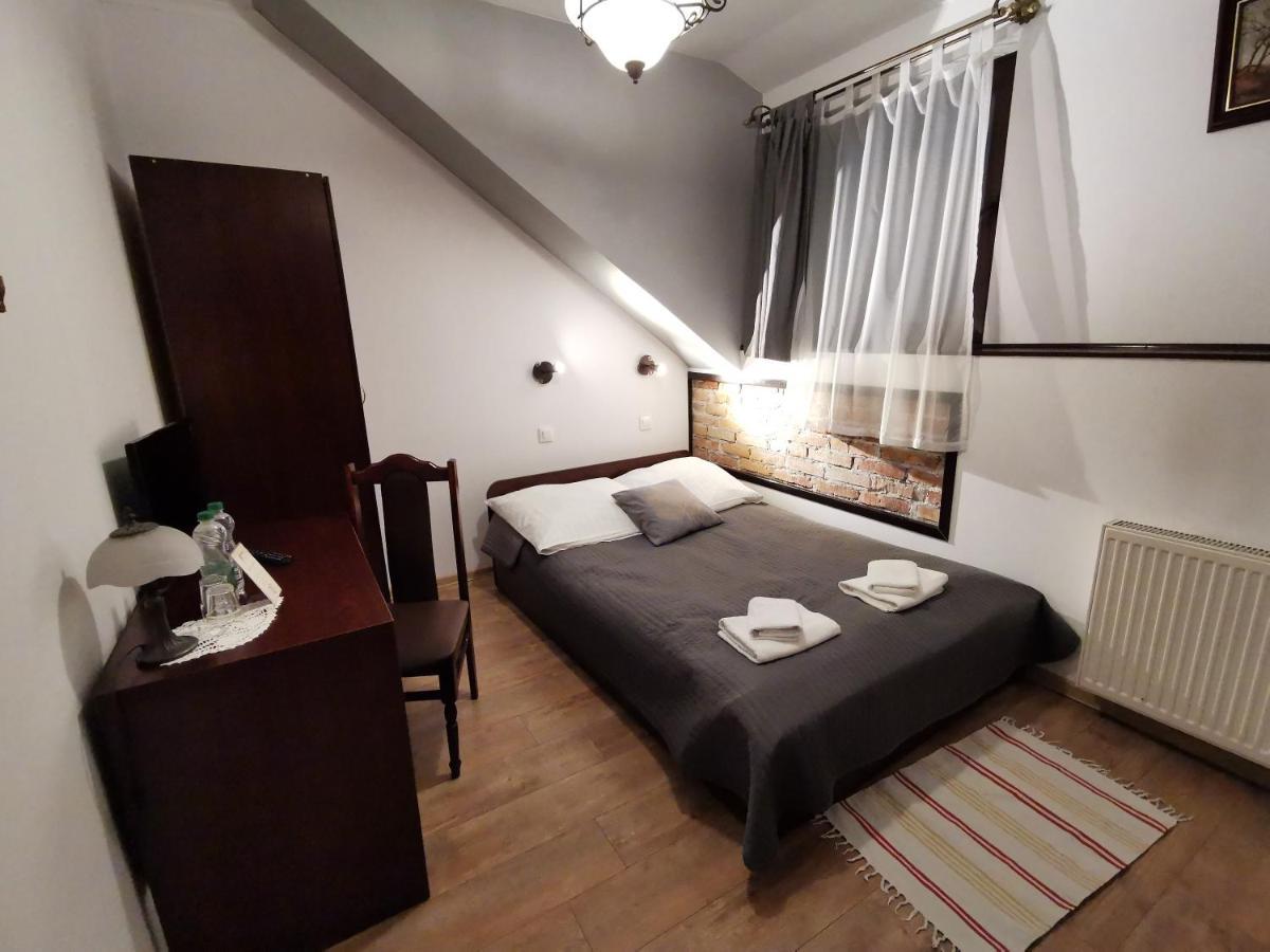Hotell Dworek Zloty Rog I Restauracja 3*