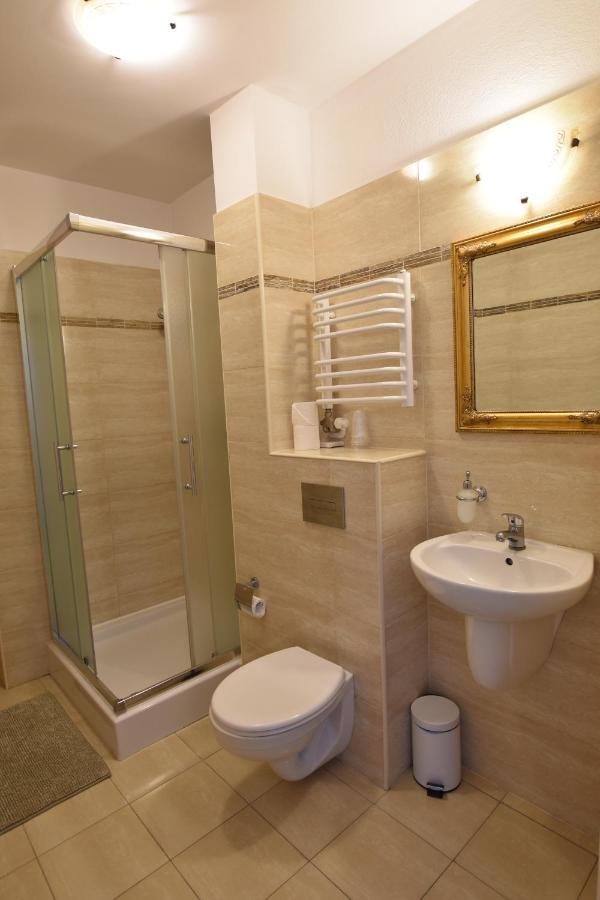 Hotell Dworek Zloty Rog I Restauracja