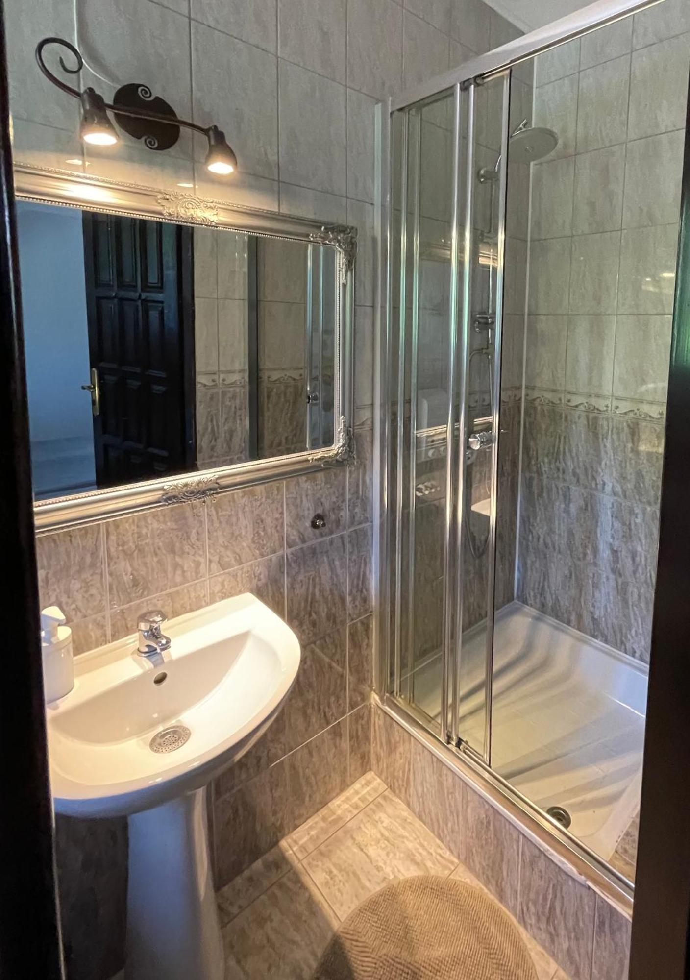 Hotell Dworek Zloty Rog I Restauracja